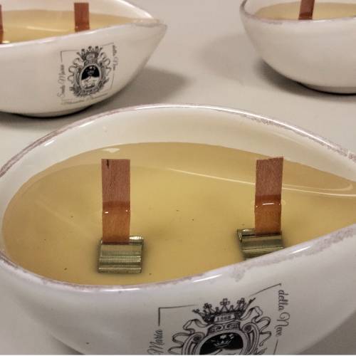 Ceramic teardrop-shaped bowl candle
