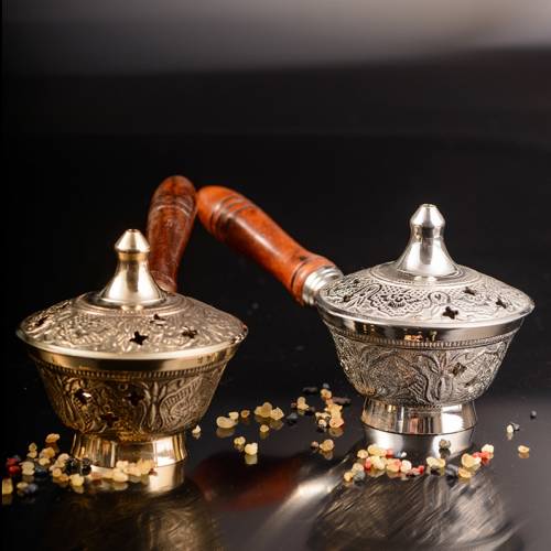 Incense-pan with wooden handle