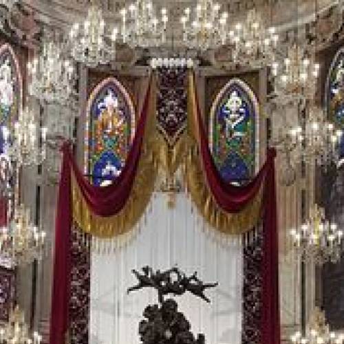Ornament with velvets, damasks and chandelier arches