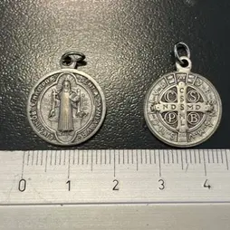 Round medal mm. 18