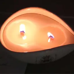 Ceramic teardrop-shaped bowl candle