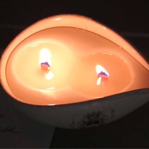 Ceramic teardrop-shaped bowl candle