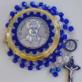 Rosary box and crown dedicated to Carlo Acutis