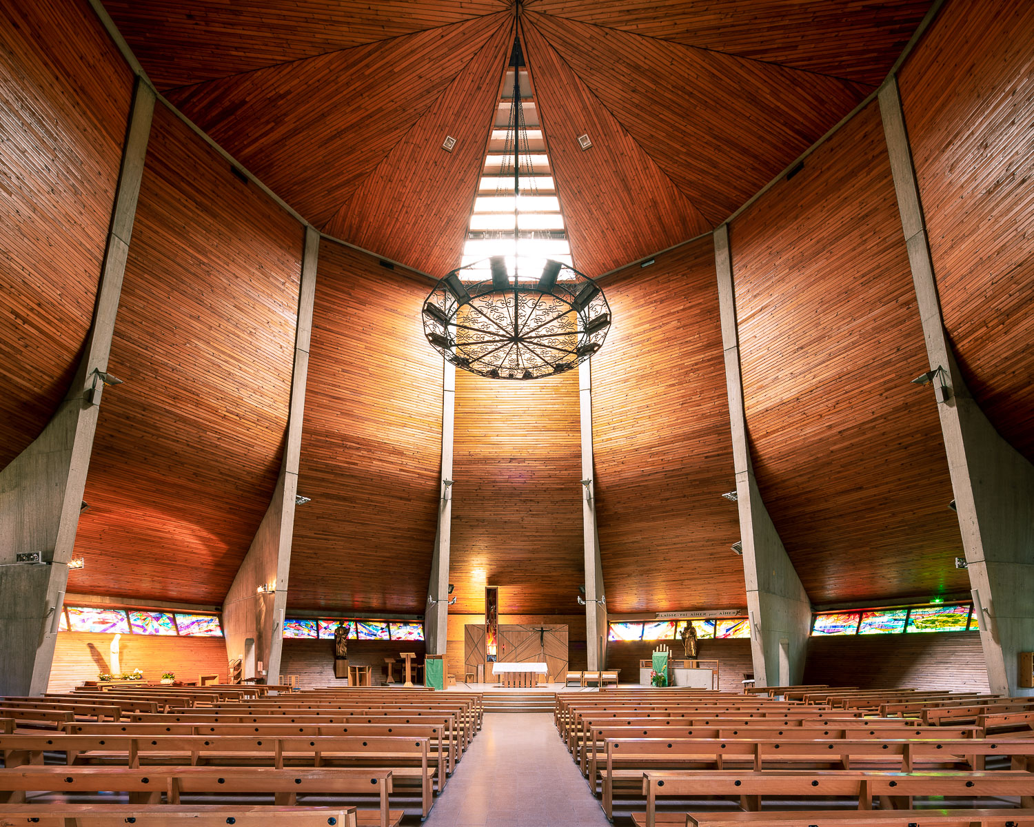 Chiesa modernista in legno_Poirier
