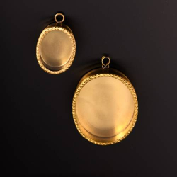 Wall-reliquary with beaded edge H 10 cm