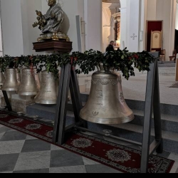  Bronze bells